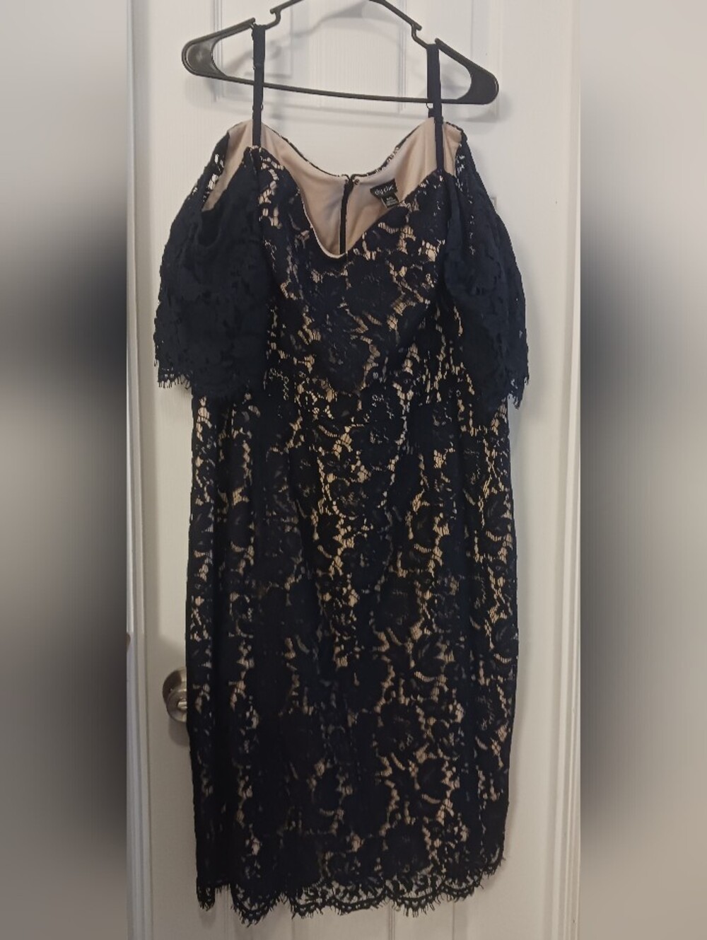 City Chic Elegant Navy Lace Cold-Shoulder Dress with Nude Lining